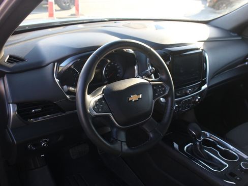Used 2023 Chevrolet Traverse LT image 17