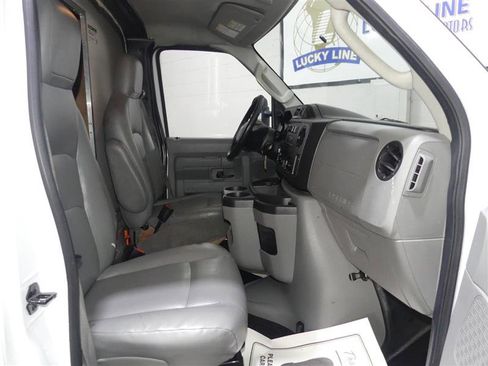 Used 2018 Ford E-350 and Econoline 350 Super Duty image 17