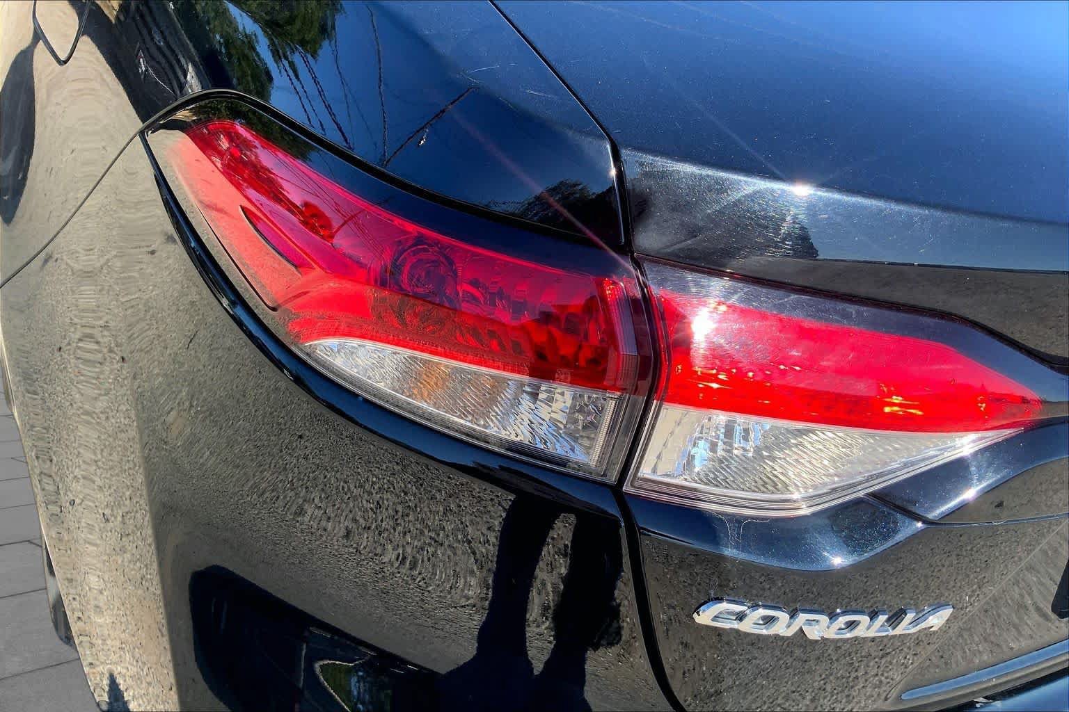 Used 2025 Toyota Corolla LE FWD image 28