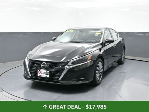 Used 2024 Nissan Altima 2.5 SV image 8