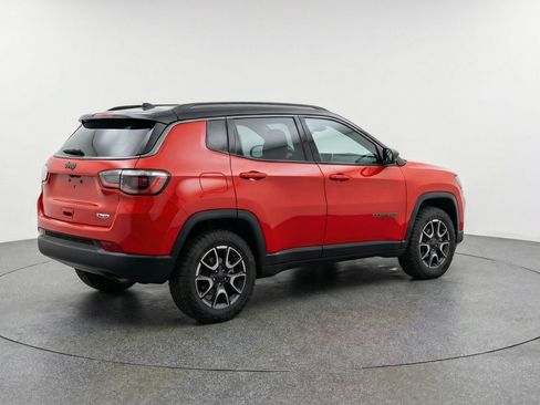 Used 2025 Jeep Compass Trailhawk AWD/4WD image 9