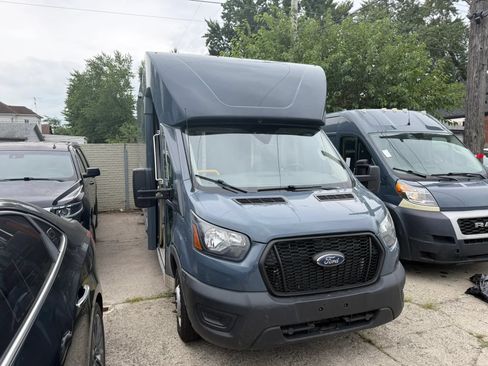 Used 2021 Ford Transit 350 DRW RWD image 2