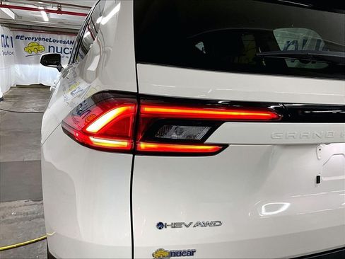 Certified 2024 Toyota Grand Highlander AWD Hybrid image 33