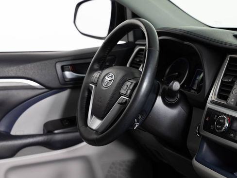 Used 2019 Toyota Highlander Limited Platinum AWD/4WD image 29