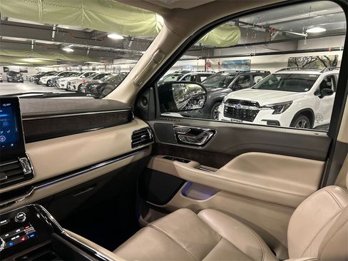 Used 2022 Lincoln Navigator Reserve w/ Monochromatic Package image 25