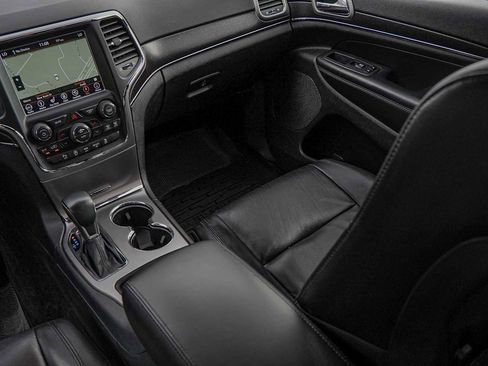 Used 2018 Jeep Grand Cherokee Limited image 27