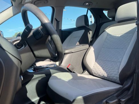 Used 2021 Chevrolet Equinox LS FWD image 8