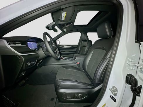 New 2025 Jeep Grand Cherokee L Altitude image 14