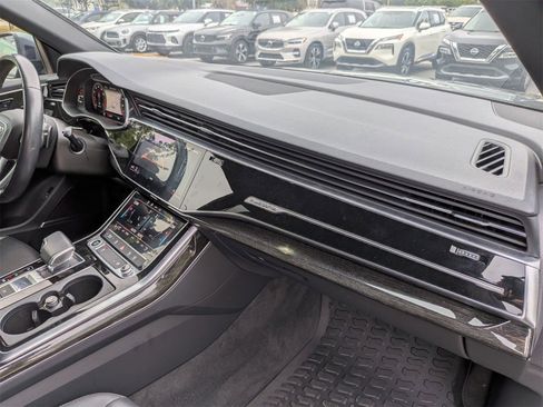 Used 2021 Audi Q8 Premium Plus w/ Premium Plus Package image 41