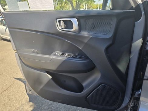 New 2025 Hyundai Venue SEL image 19