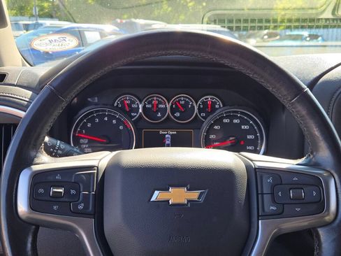 Used 2022 Chevrolet Silverado 1500 LT w/ Z71 Off-Road Package AWD/4WD image 30