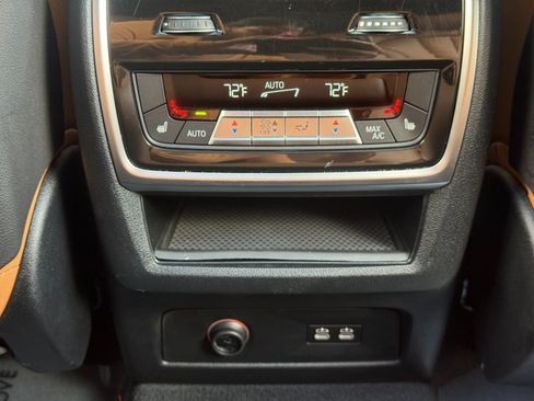 Used 2022 BMW X7 xDrive40i w/ M Sport Package AWD/4WD image 35