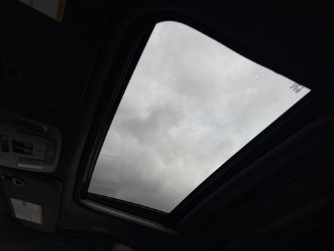 Used 2022 Toyota Sienna Platinum image 25