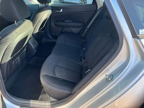 Used 2018 Kia Optima LX w/ 17" Alloy Wheels Package image 3
