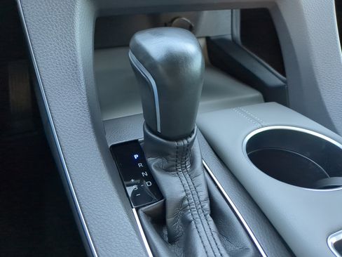 Used 2019 Toyota Avalon Limited image 27