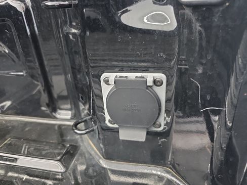 Used 2025 Chevrolet Silverado 1500 LT image 18