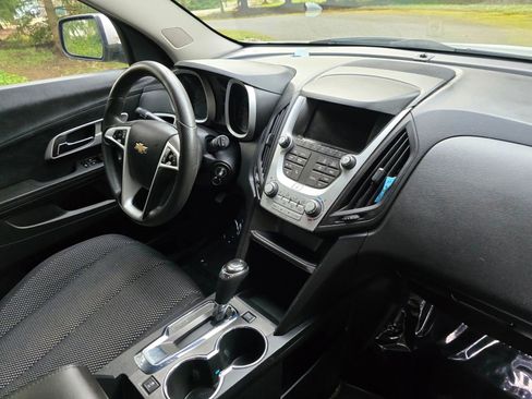 Used 2017 Chevrolet Equinox LT image 10