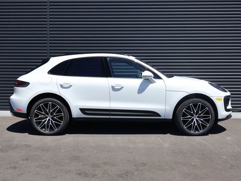 New 2026 Porsche Macan AWD/4WD image 8
