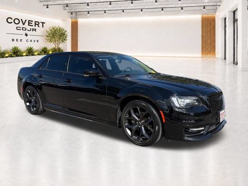 Used 2023 Chrysler 300 Touring L w/ Comfort Group RWD image 1