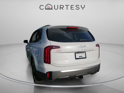 New 2025 Kia Telluride S image 3