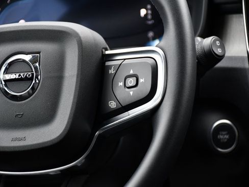 Certified 2025 Volvo XC40 B5 Plus image 24