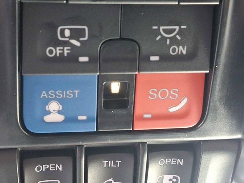 Used 2024 RAM 2500 Limited image 25