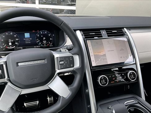 New 2026 Land Rover Discovery Limited Edition AWD/4WD image 7