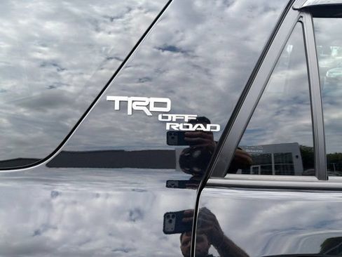 Certified 2023 Toyota 4Runner TRD Off-Road AWD/4WD image 9