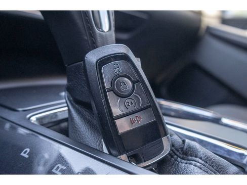 Used 2018 Ford Explorer XLT w/ Equipment Group 202A AWD/4WD image 30
