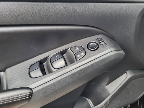 Used 2024 Nissan Altima 2.5 SV image 12