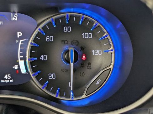 Used 2022 Chrysler Pacifica Touring-L image 28