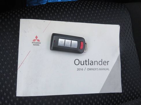 Used 2016 Mitsubishi Outlander SE AWD/4WD image 40