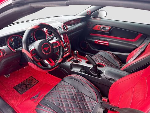 Used 2019 Ford Mustang GT Premium w/ GT Performance Package RWD image 9