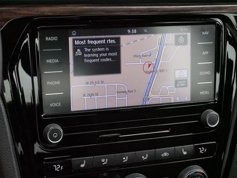 Certified 2022 Volkswagen Passat 2.0T FWD image 22