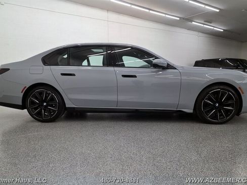 Used 2023 BMW 740i RWD image 11