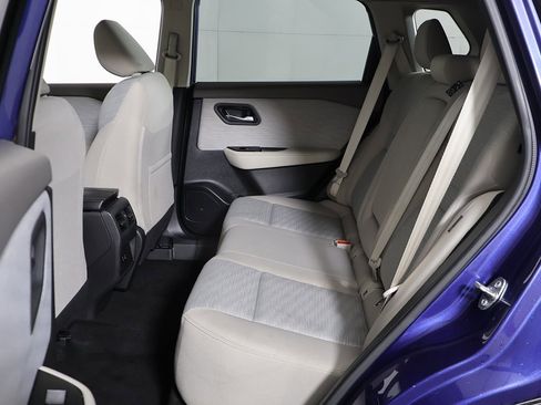 Used 2023 Nissan Rogue SV image 24