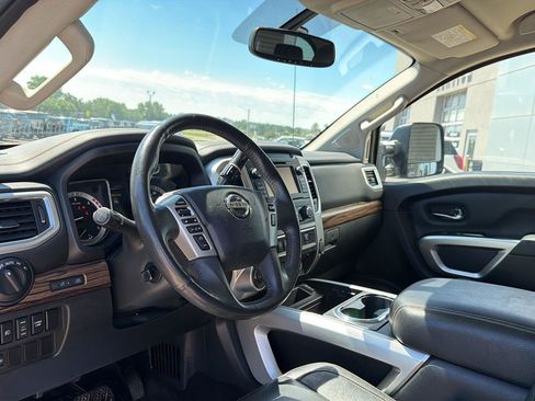 Used 2017 Nissan Titan SL AWD/4WD image 9