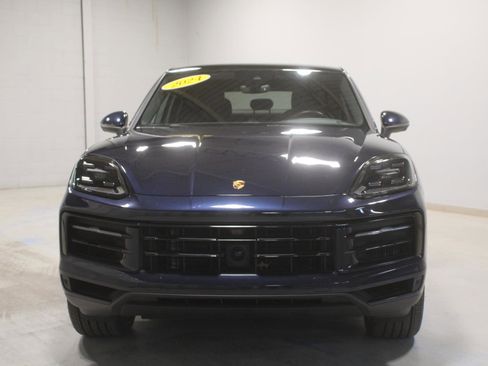 Used 2024 Porsche Cayenne Coupe AWD/4WD image 16