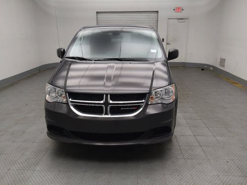 Used 2019 Dodge Grand Caravan SE w/ UConnect Hands-Free Group image 15