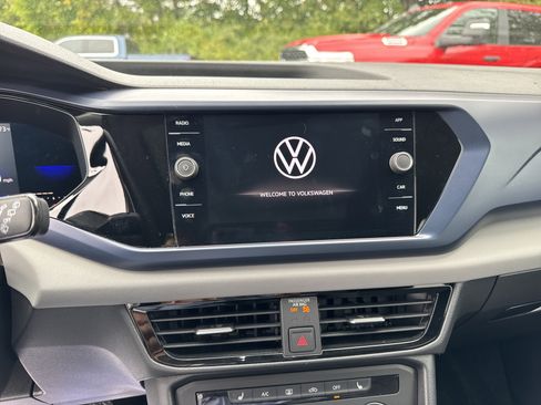 Used 2022 Volkswagen Taos SE image 20