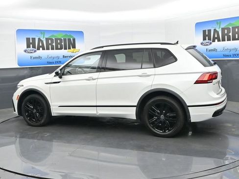 Used 2022 Volkswagen Tiguan SE R-Line image 3