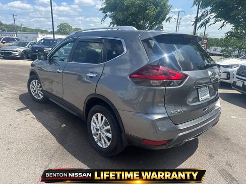 Used 2018 Nissan Rogue SV w/ Premium Package image 6