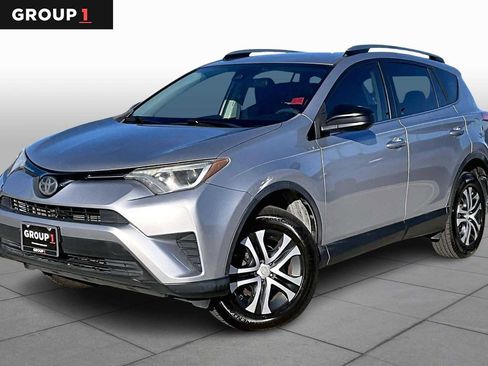 Used 2017 Toyota RAV4 LE image 1