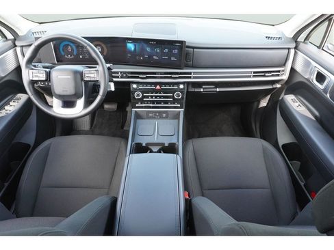Used 2025 Hyundai Santa Fe SE FWD image 8