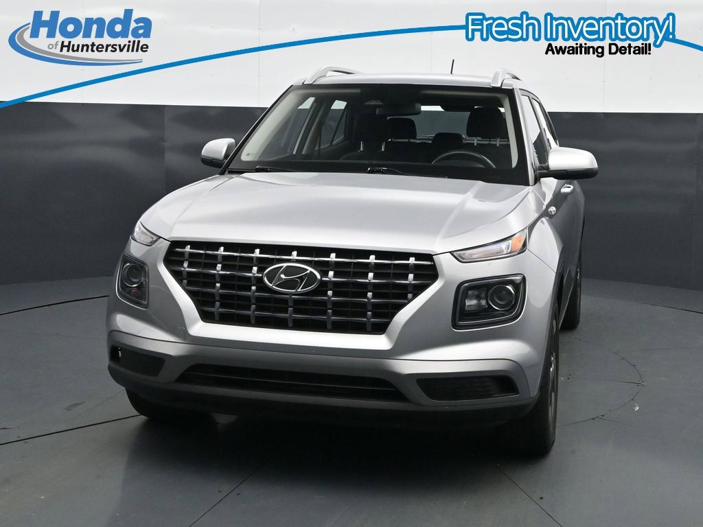 Used 2025 Hyundai Venue SEL FWD image 4