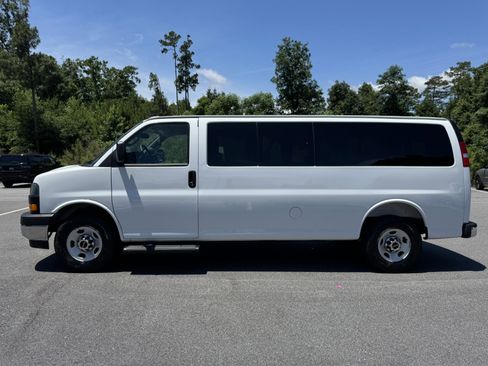 Used 2025 GMC Savana 3500 LT w/ LT Preferred Equipment Group RWD image 8