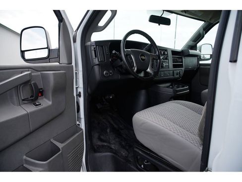 Used 2018 Chevrolet Express 2500 w/ Driver Convenience Package image 17