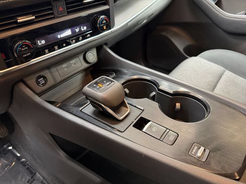 Used 2025 Nissan Rogue SV FWD image 43