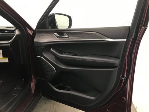 New 2025 Jeep Grand Cherokee Limited 4xe image 33