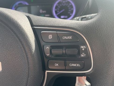 Used 2022 Kia Niro LX image 22
